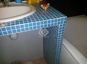 Ремонт ванной черной плиткой с мозаикой - фото 5